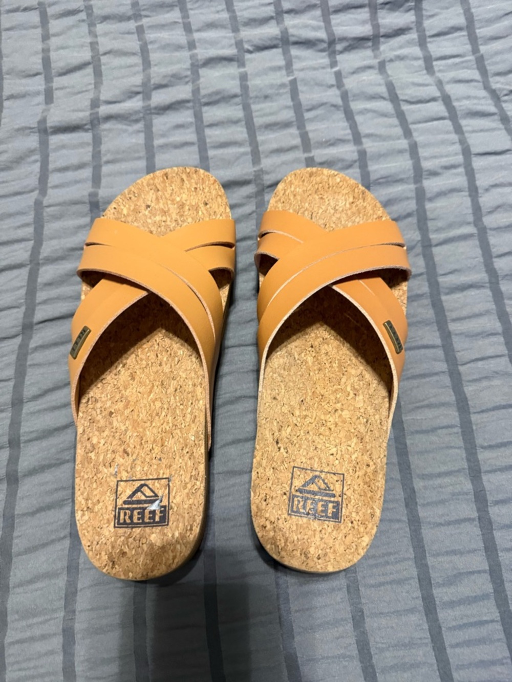 Reef women’s Kaia cross natural cork footbed.